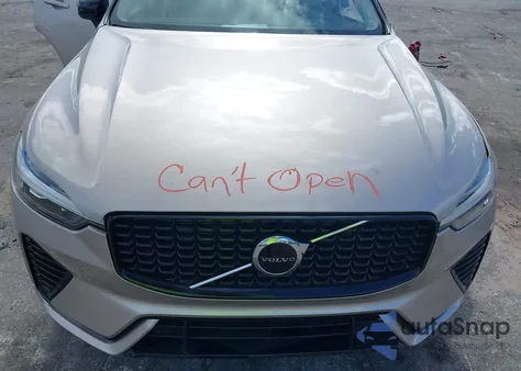 2024 Volvo Xc60 B5 Core Dark Theme z USA, uszkodzony, nr VIN YV4L12RKXR1924749